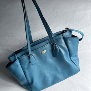 ✨ NWT Coach Ashton Baguette Bag